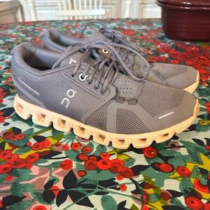 On Cloud Women’s Sneakers Tennis Shoes Color Zinc/Shell Size 7.5 EUC